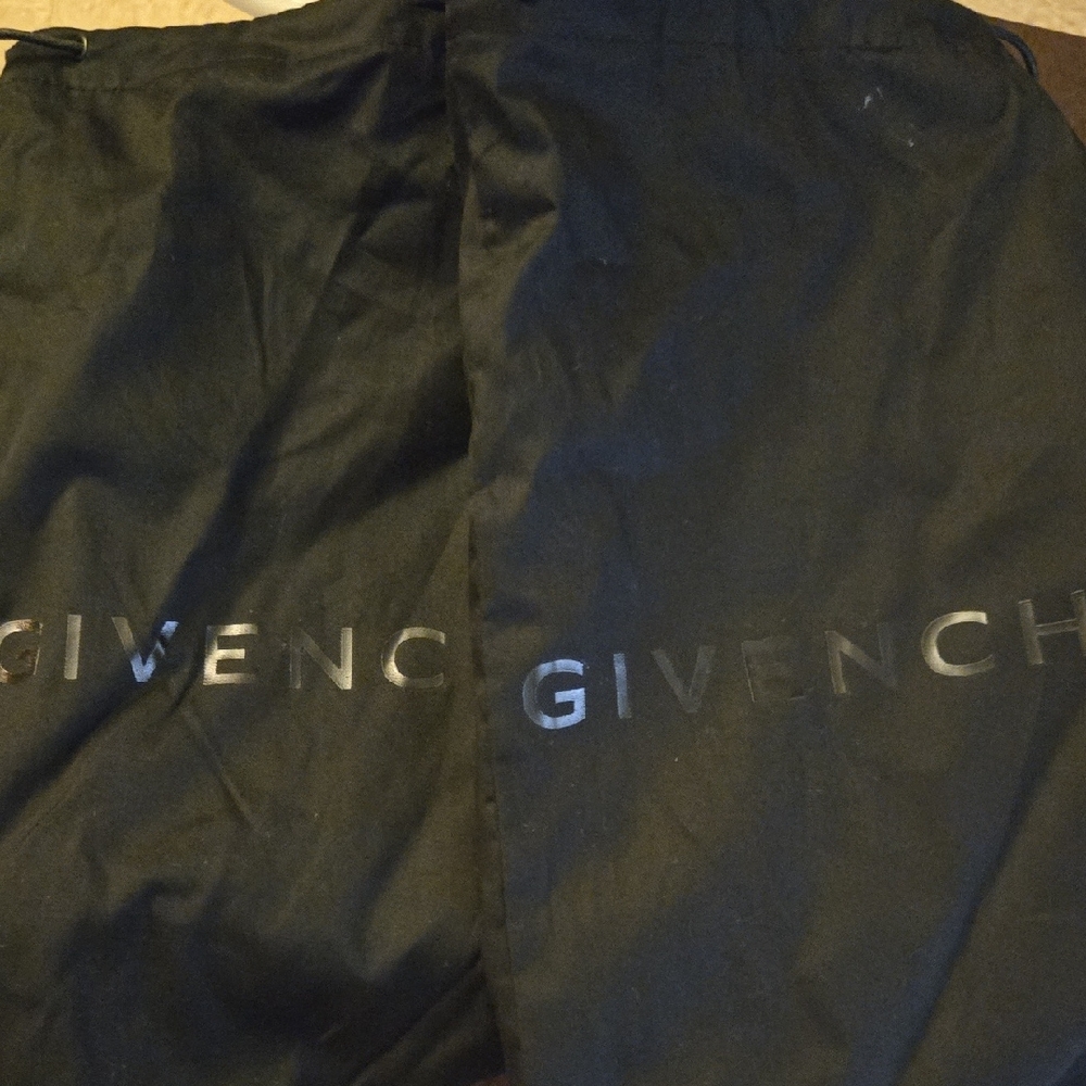 AUTHENTIC Givenchy White Leather Sneakers with Black Detail - Picture 7 of 8